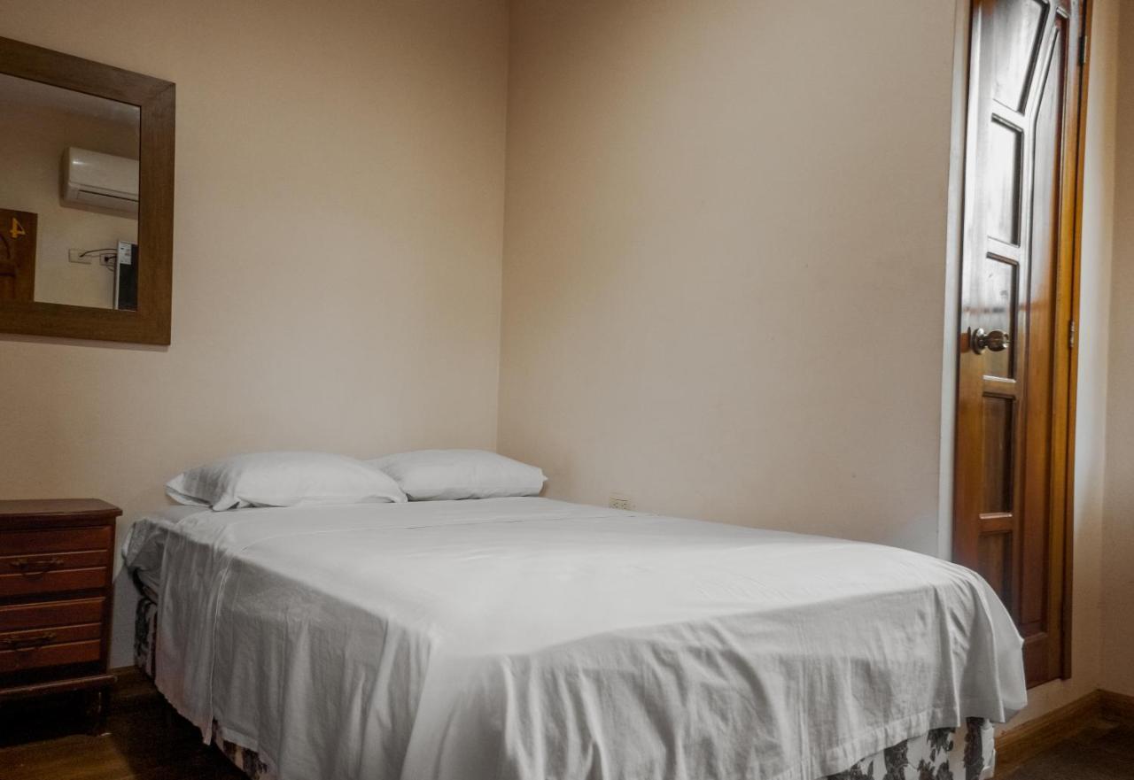 Hostal Tortuga Dorada Puerto López Екстериор снимка