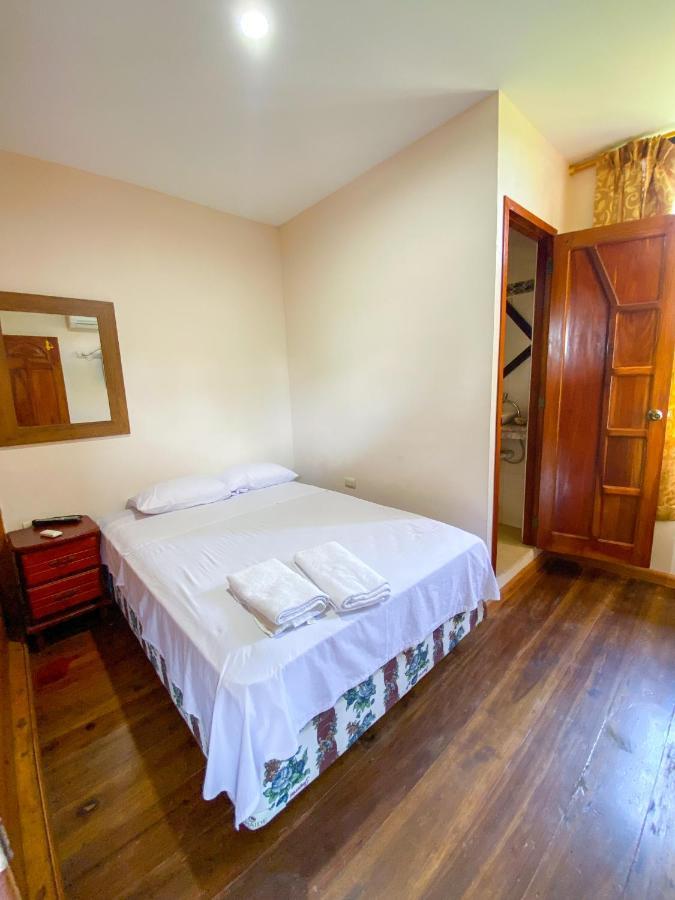 Hostal Tortuga Dorada Puerto López Екстериор снимка