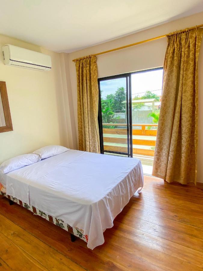 Hostal Tortuga Dorada Puerto López Екстериор снимка