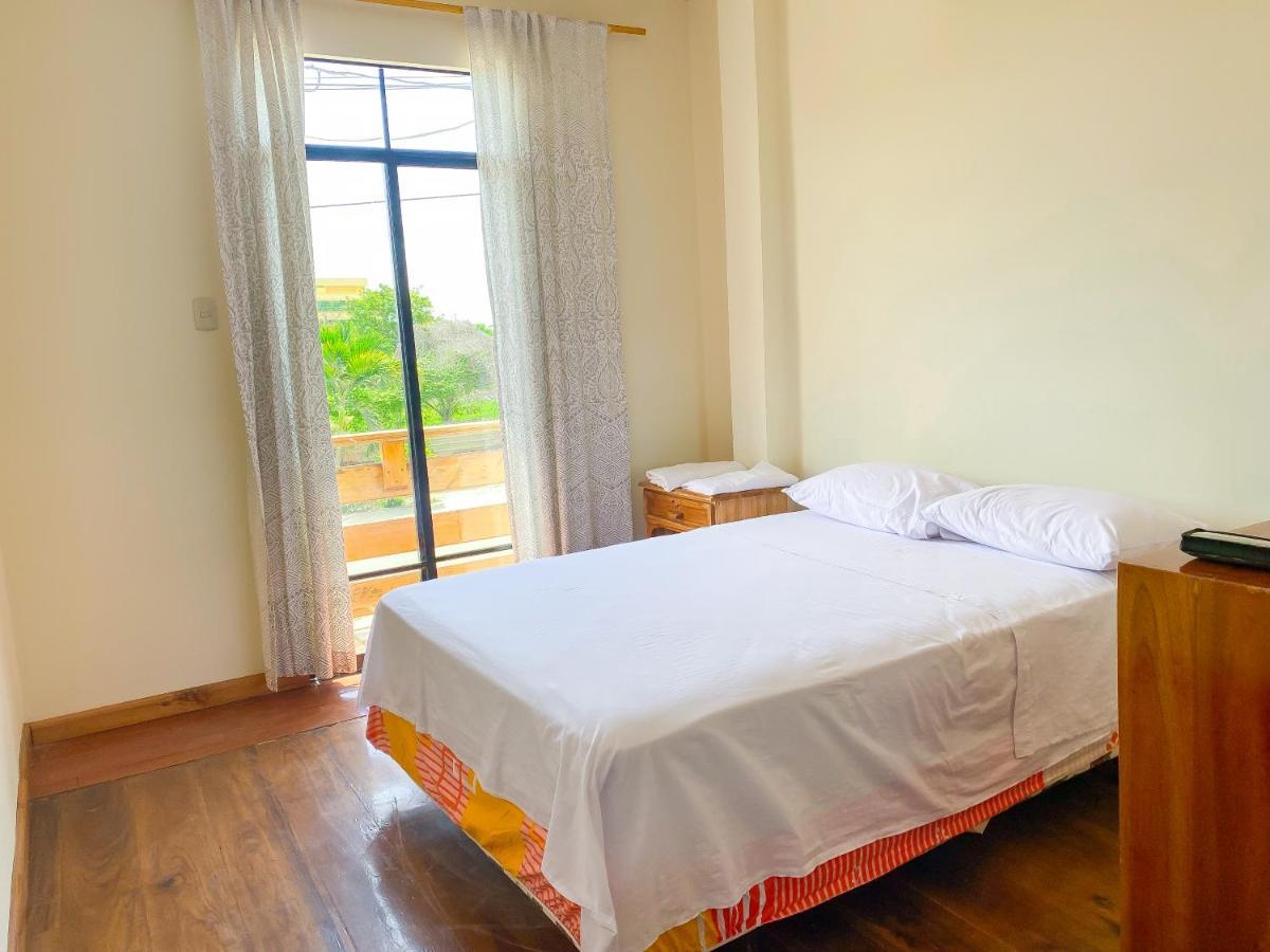 Hostal Tortuga Dorada Puerto López Екстериор снимка